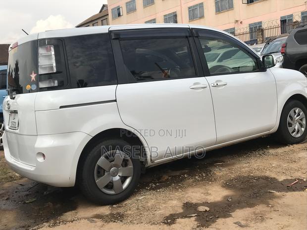 Toyota Sienta 2010 White