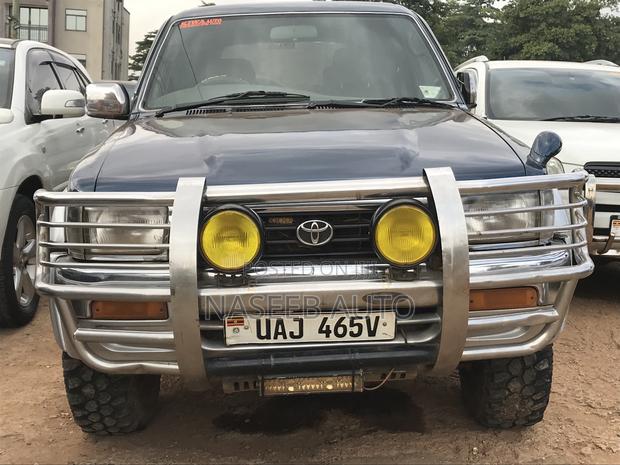 Toyota Hilux Surf 2000 Blue