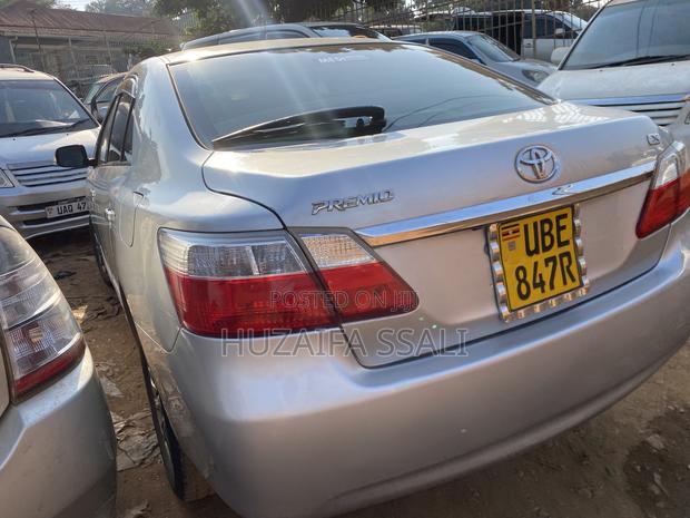 Toyota Premio 2015 Silver