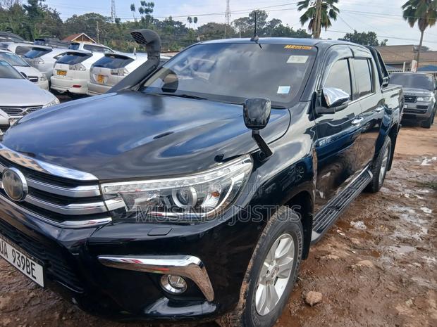 Toyota Hilux 2018 Black