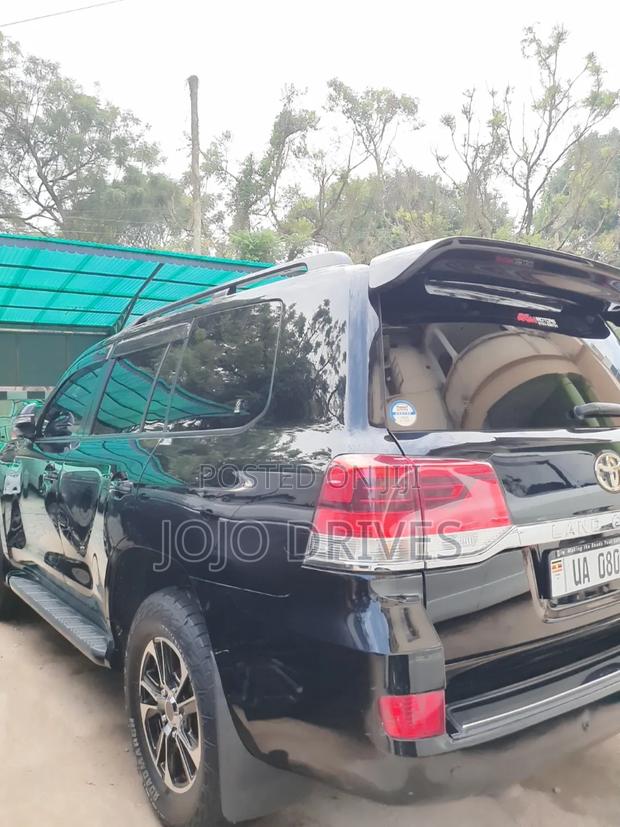Toyota Land Cruiser 4.6 V8 AX 2010 Black