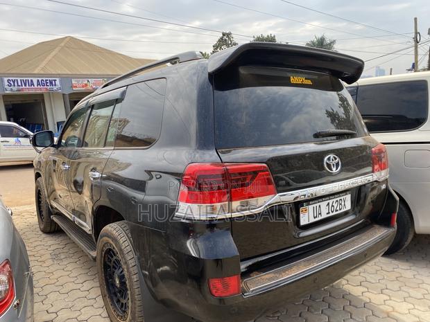 Toyota Land Cruiser Prado 2018 Black