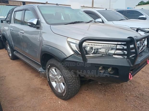 Toyota Hilux 2015 Silver