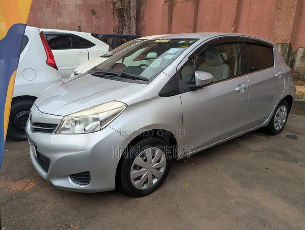 Toyota Vitz 2011 Silver