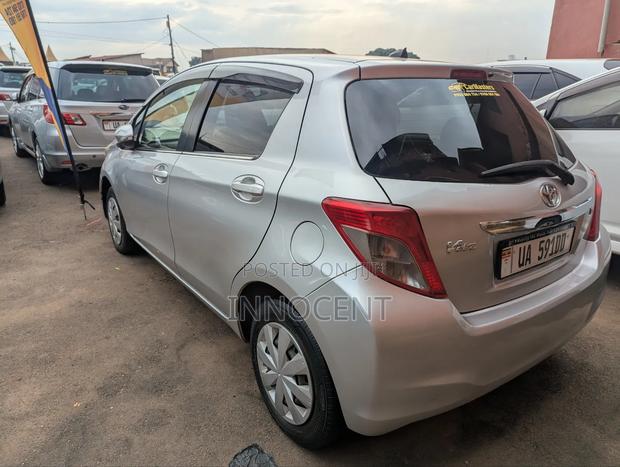 Toyota Vitz 2011 Silver