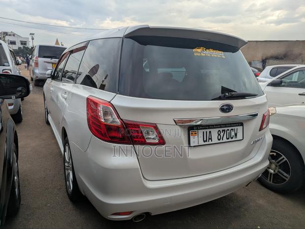 Subaru Exiga 2010 Silver