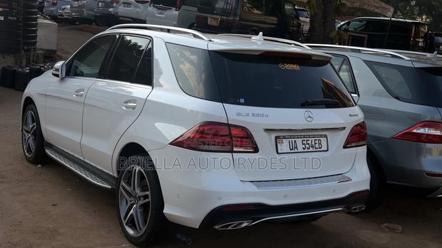 Mercedes-Benz GLE-Class 2017 Off white