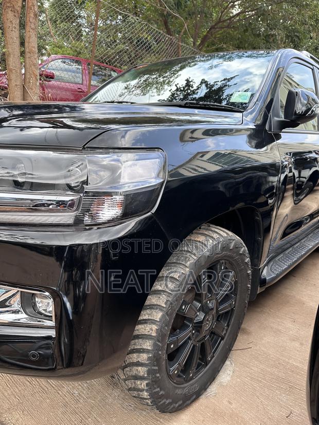 Toyota Land Cruiser Prado 2018 Black