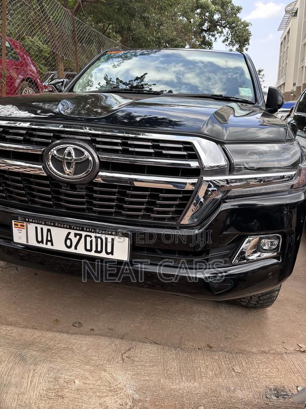Toyota Land Cruiser Prado 2018 Black