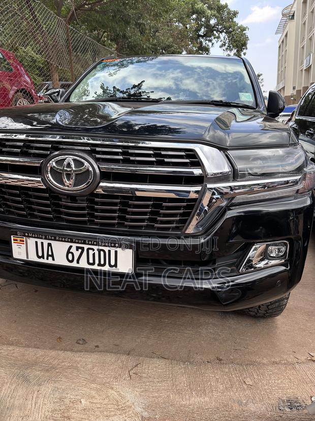 Toyota Land Cruiser Prado 2018 Black