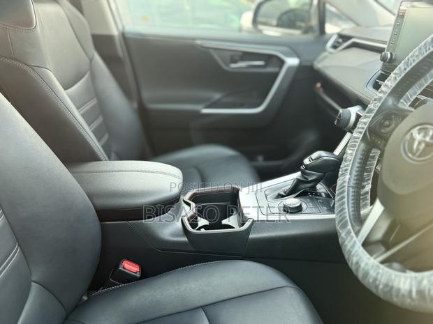 Toyota RAV4 2020 Silver