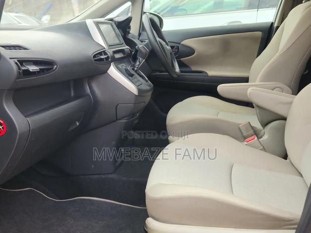 Toyota Wish 2010 White