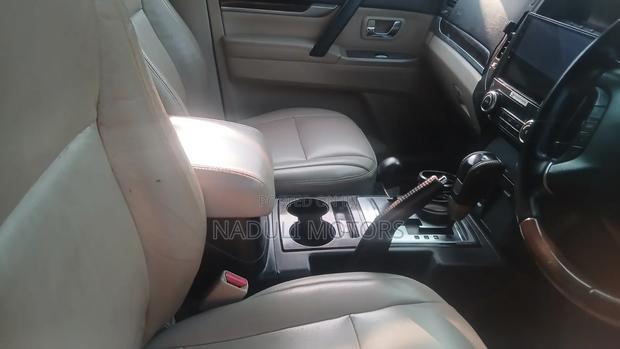 Mitsubishi Pajero 2010 Gold