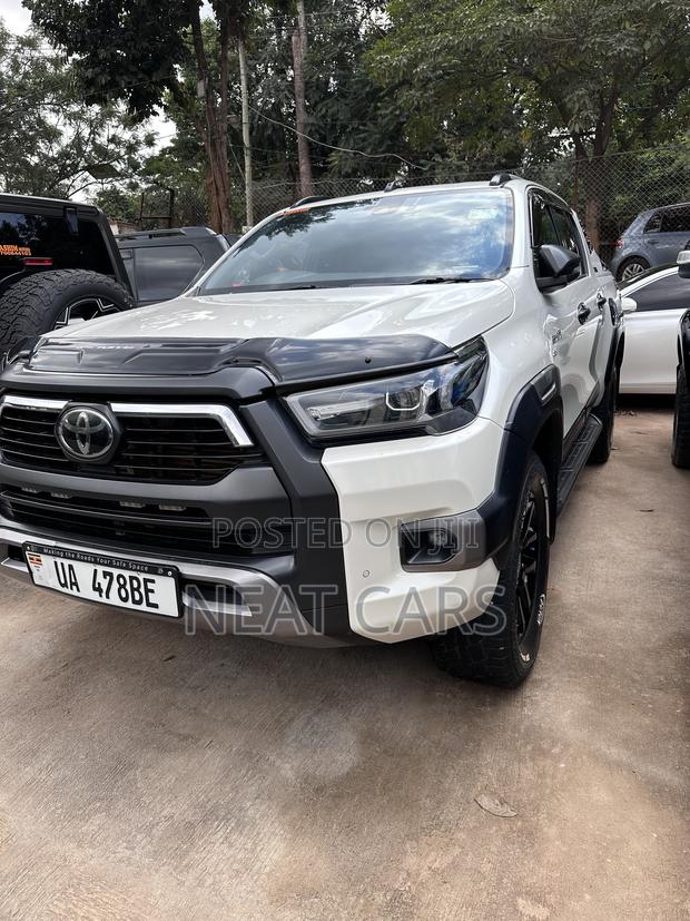 Toyota Hilux 2016 Pearl