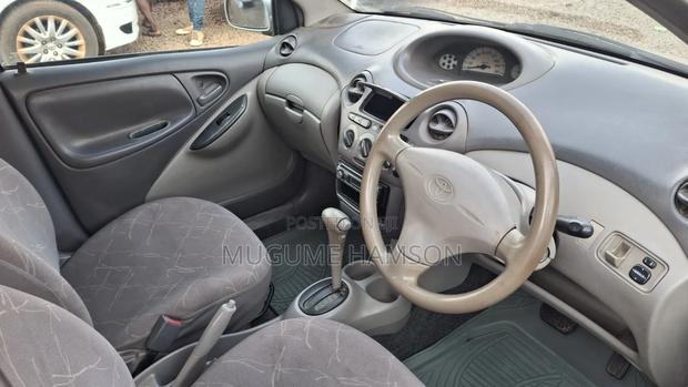 Toyota Platz 2001 Silver