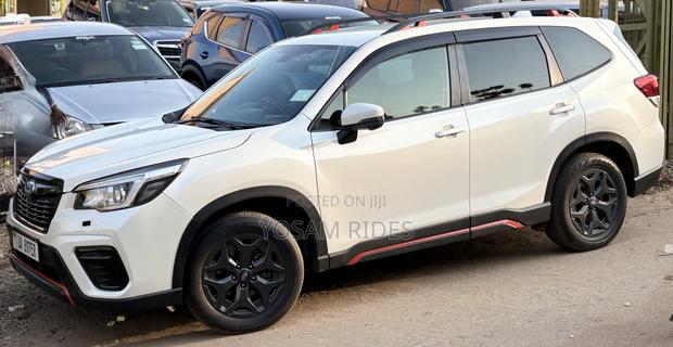 Subaru Forester Premium AWD 2020 White