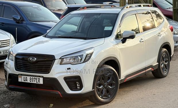 Subaru Forester Premium AWD 2020 White