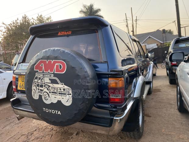 Toyota Hilux Surf 2004 Blue