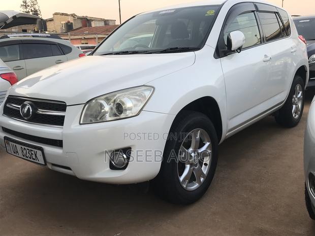 Toyota RAV4 2011 White