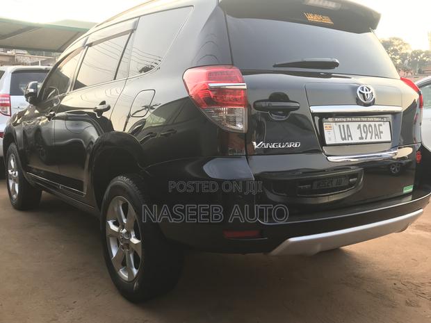 Toyota Vanguard 2011 Black