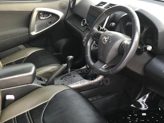 Toyota Vanguard 2011 Black