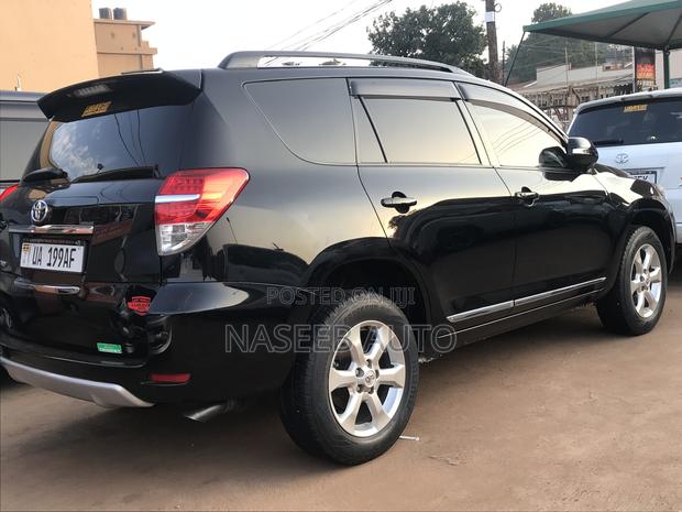 Toyota Vanguard 2011 Black