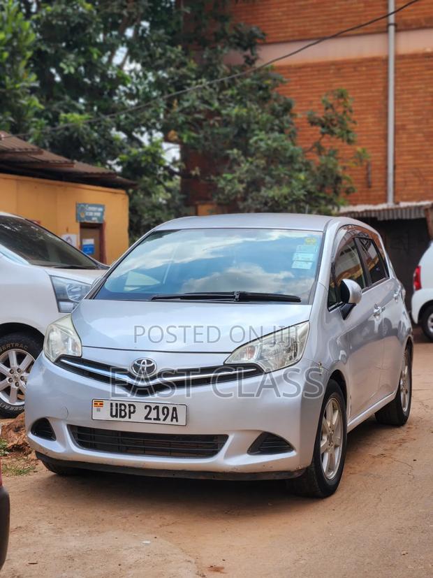Toyota Ractis 1.5 FWD 2014 Silver