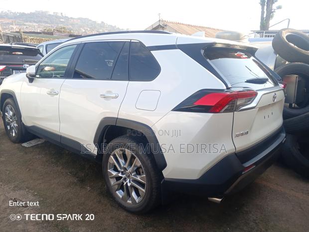 Toyota RAV4 2019 White