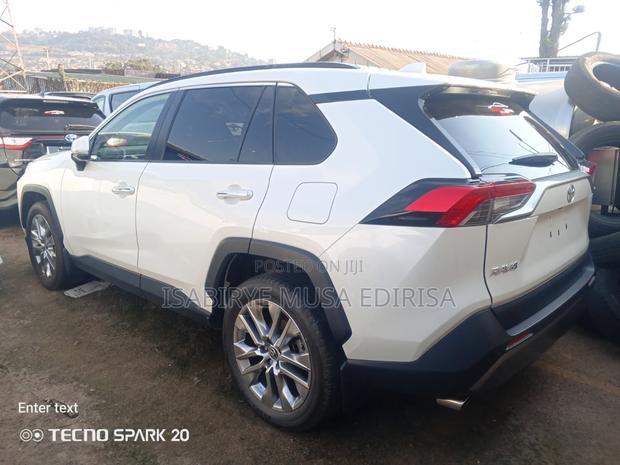 Toyota RAV4 2019 White