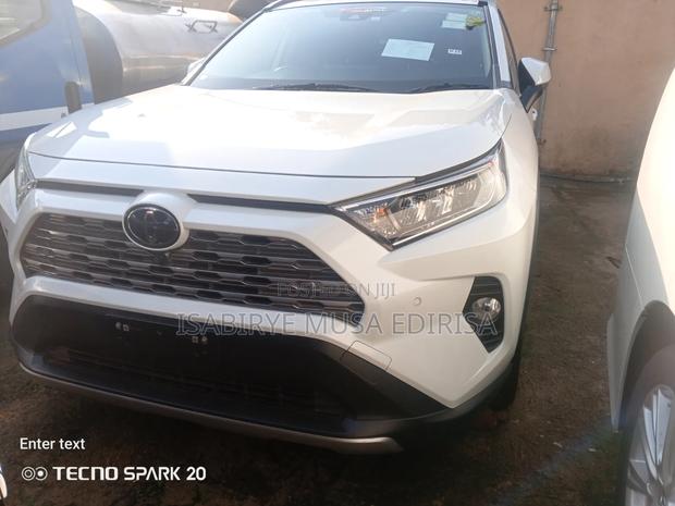 Toyota RAV4 2019 White