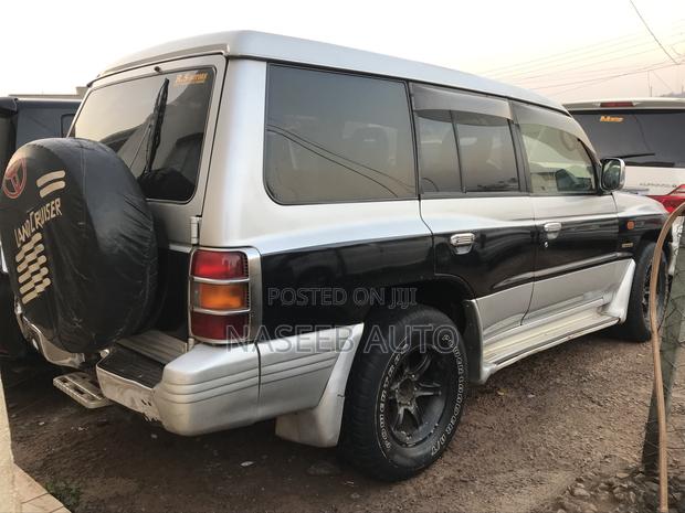 Mitsubishi Pajero 2000 Black