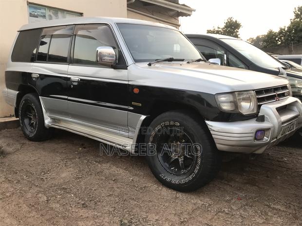 Mitsubishi Pajero 2000 Black