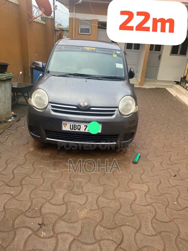 Toyota Sienta 2010 Black