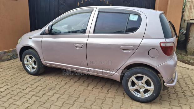 Toyota Vitz 2001 Pink