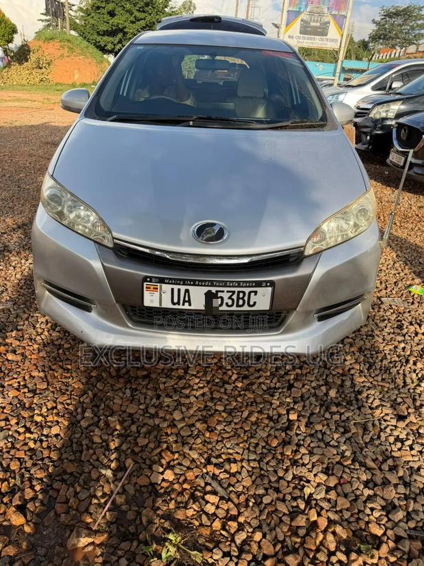 Toyota Wish 2013 Silver