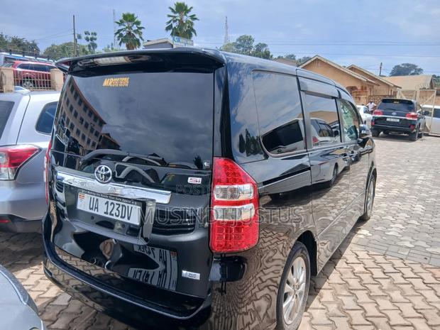 Toyota Noah 2011 Black