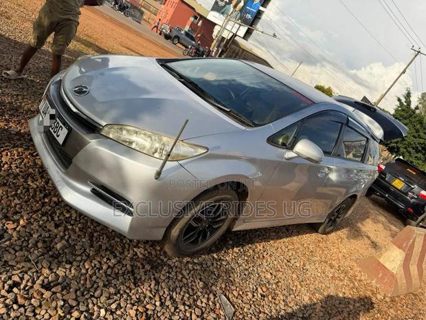 Toyota Wish 2013 Silver