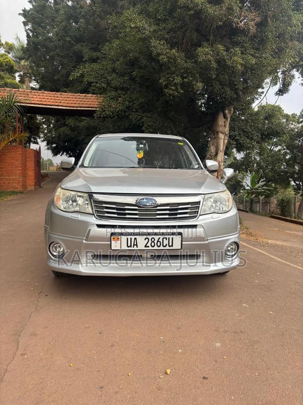 Subaru Forester 2010 Silver