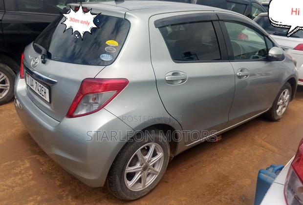 Toyota Vitz 1.5 FWD 5dr 2012 Silver
