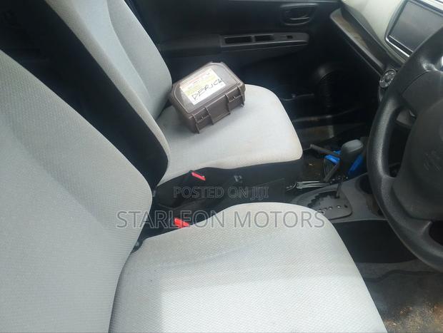 Toyota Vitz 1.5 FWD 5dr 2012 Silver