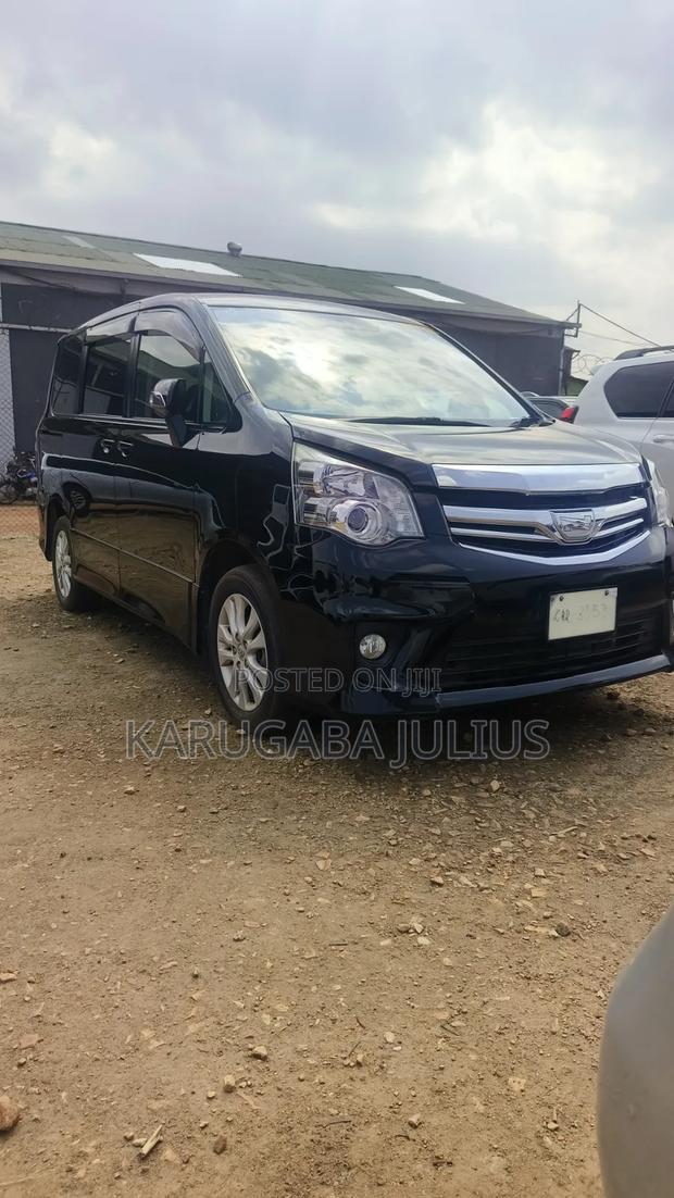 Toyota Noah 2013 Black
