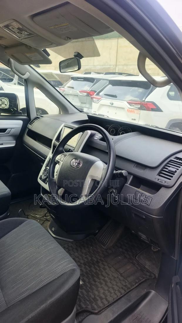 Toyota Noah 2013 Black