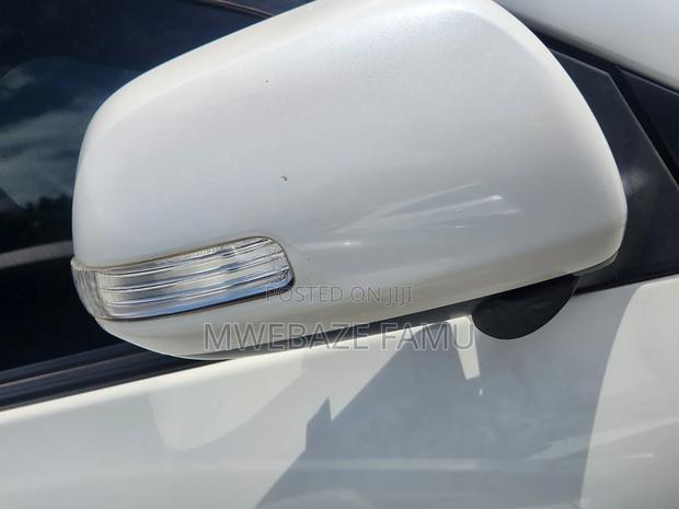 Toyota Vanguard 2011 White