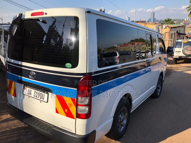 Toyota HiAce 2012 White