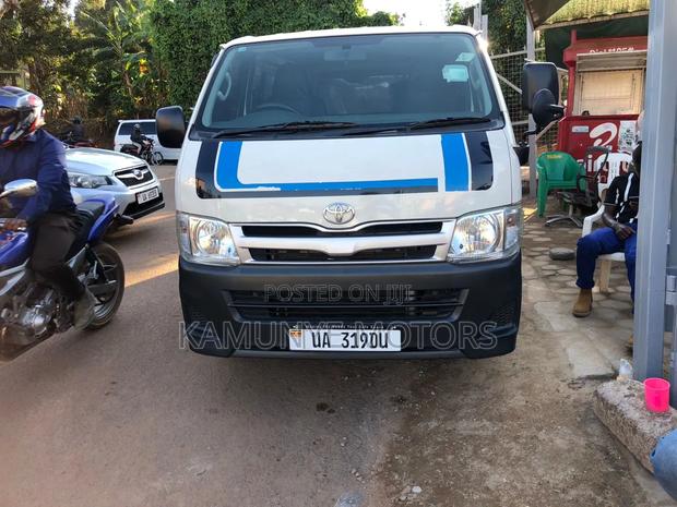 Toyota HiAce 2012 White