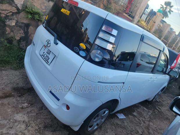 Toyota Sienta 2010 White