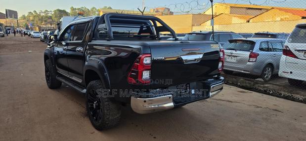 Toyota Hilux 2020 Black