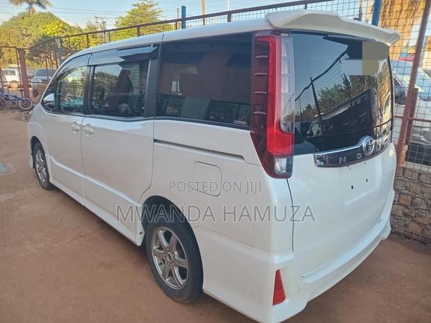 Toyota Noah 2016 White