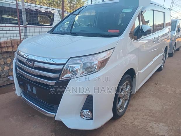 Toyota Noah 2016 White