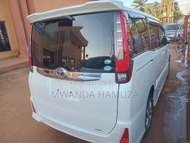 Toyota Noah 2016 White
